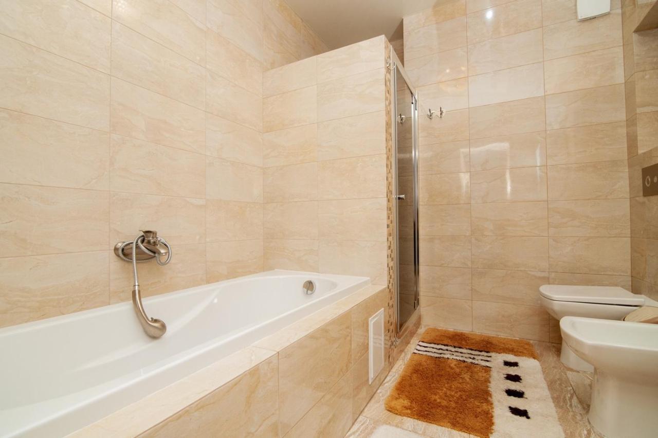 Lia*S Deluxe Apartment In The Center Chisinau Exterior photo
